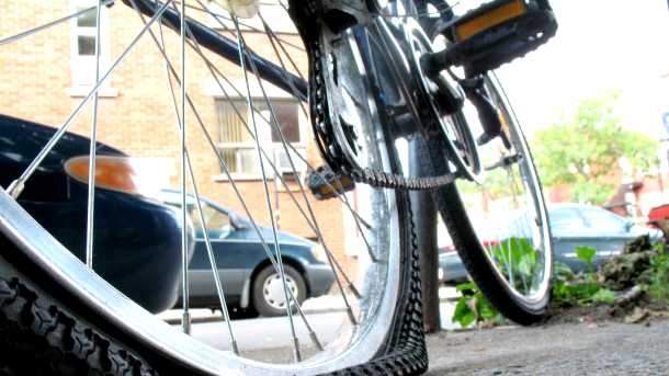Besplatne radionice popravke bicikala u Kulturnom centru Magacin - zamena i krpljenje guma